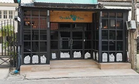 Double Five Hostel Банкок Екстериор снимка