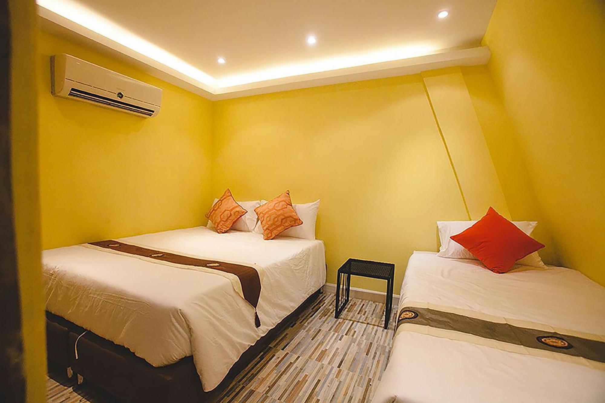 Double Five Hostel Банкок Екстериор снимка
