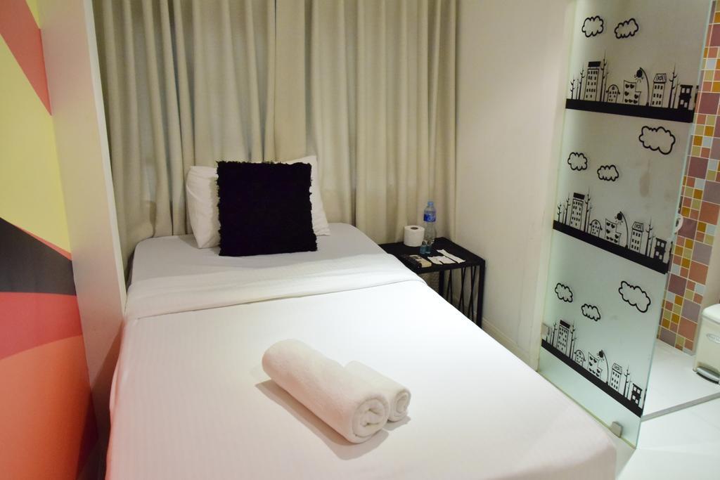 Double Five Hostel Банкок Екстериор снимка