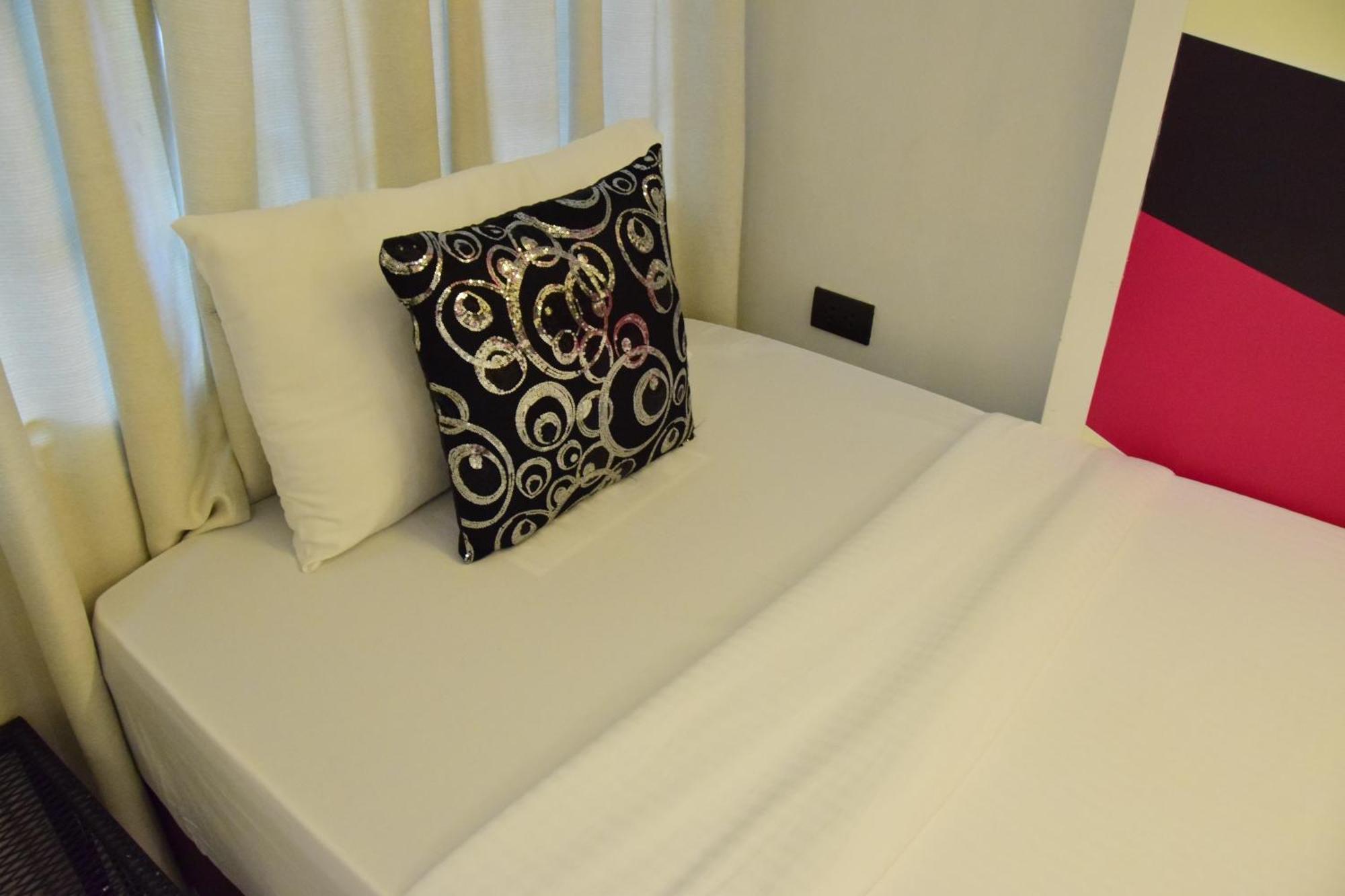 Double Five Hostel Банкок Екстериор снимка
