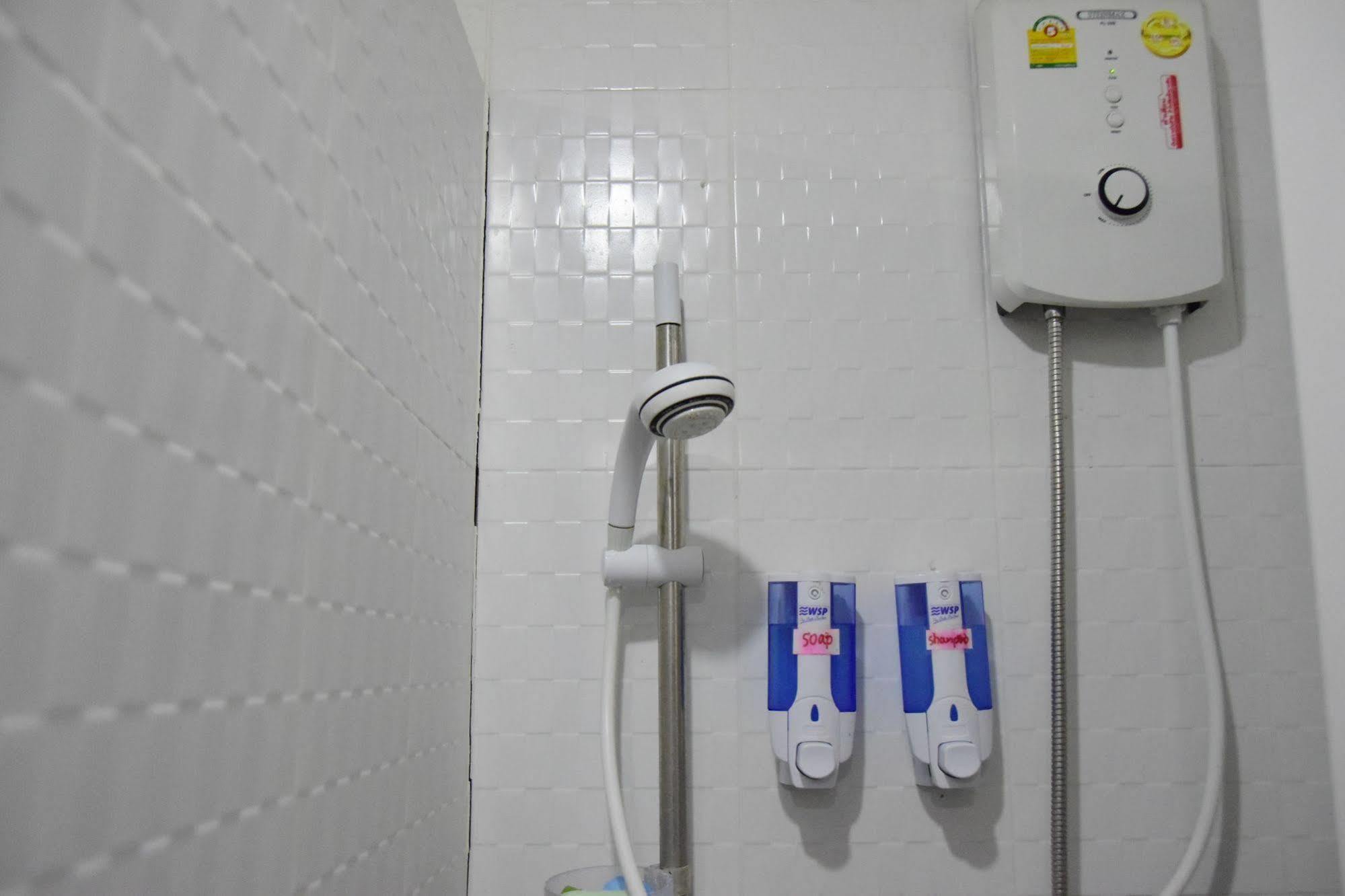 Double Five Hostel Банкок Екстериор снимка