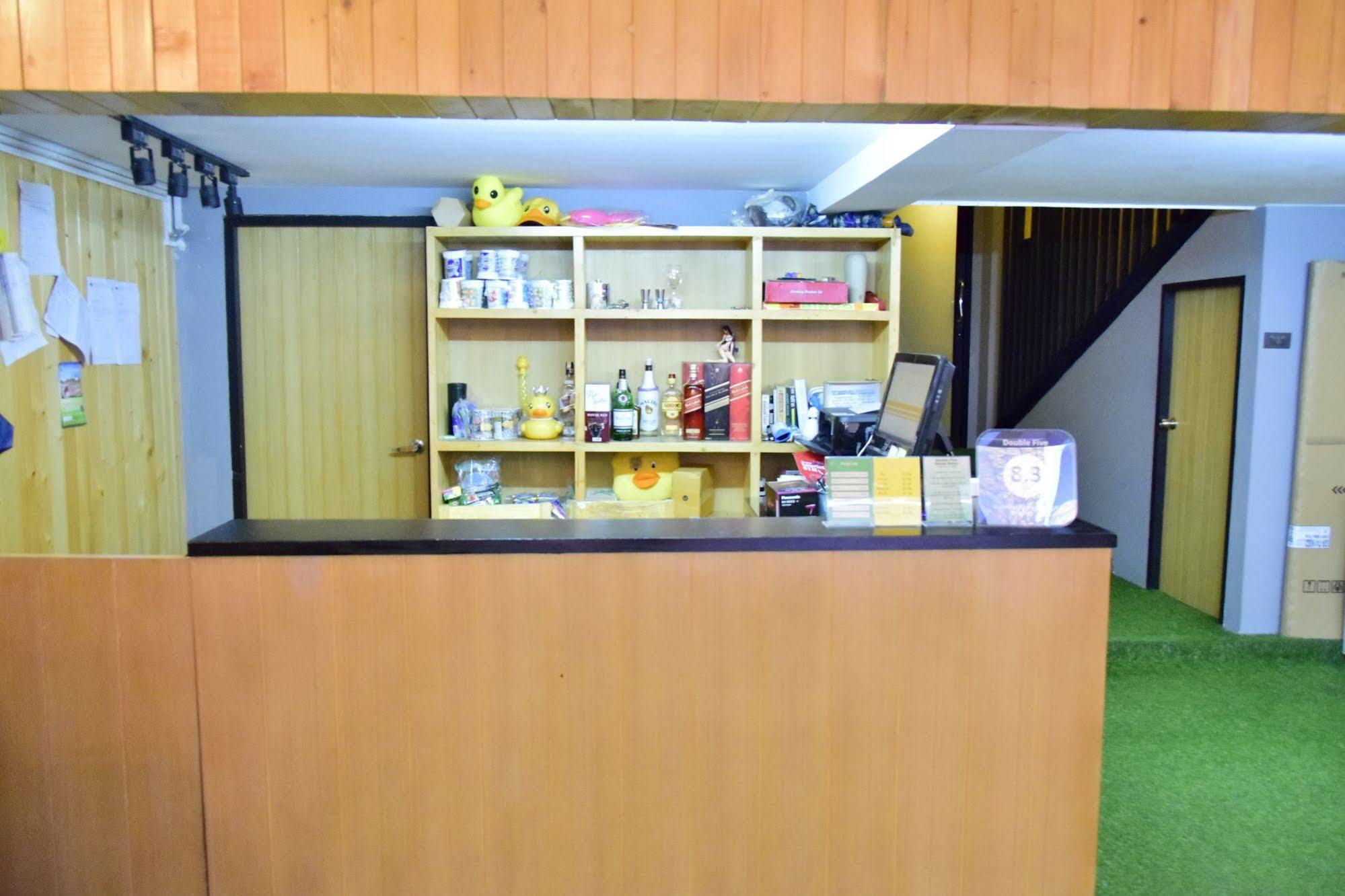 Double Five Hostel Банкок Екстериор снимка
