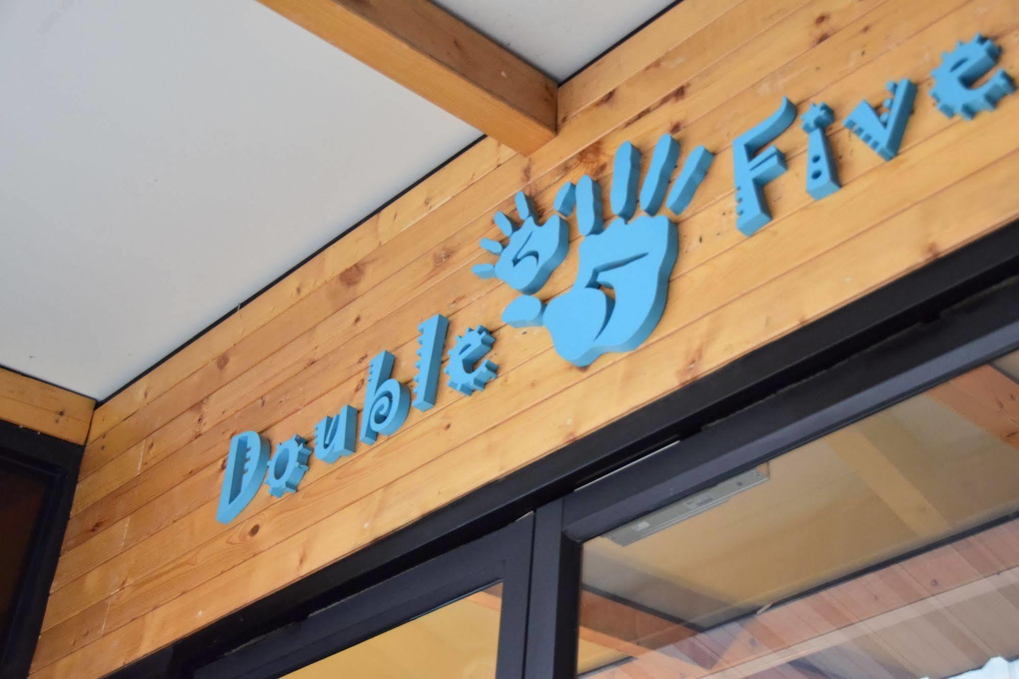 Double Five Hostel Банкок Екстериор снимка